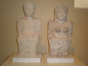 793px-Limestone_seated_man_and_woman_CAC